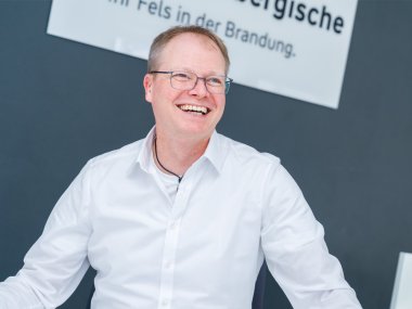 Sascha Johann lacht im Interview
