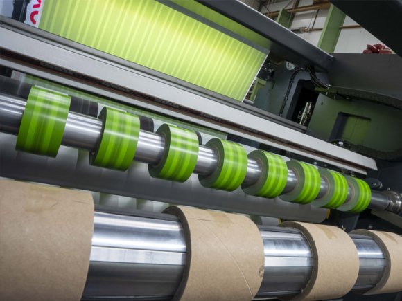 Maschine bei Kampf Mehrere geschnittene Folien auf einer Maschine der Firma Kampf in Dohr