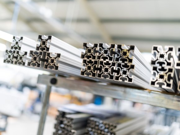 Aluprofile Aluminiumprofile in der Produktion von Pressta-Eisele