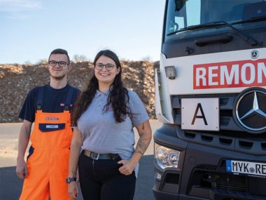 Zwei Mitarbeiter der Firma REMONDIS Mittelrhein