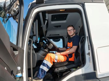 LKW-Fahrer beim Kurvenkreis-Partner REMONDIS Mittelrhein