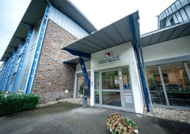 Eingangstür der Firma Schnorpfeil in Treis-Karden