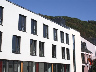Das Verwaltungsgebäude der Verbandsgemeinde Cochem im Kurvenkreis