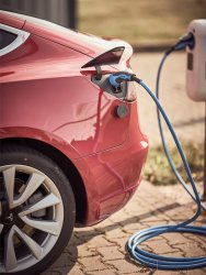 Ladevorgang eines Elektroautos, Wi SOLAR