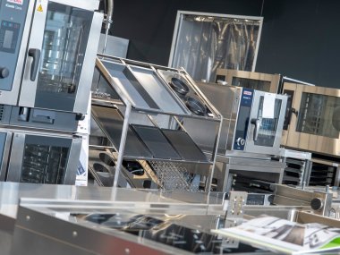 Verschiedene Küchengeräte für Großküchen bei der Firma Wirtz GmbH