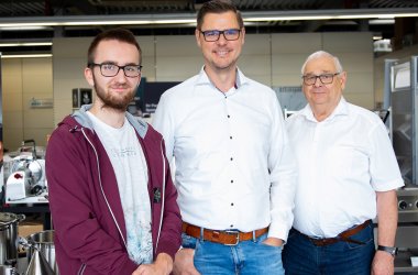 Die Geschäftsführung der Wirtz GmbH gemeinsam mit einem Mitarbeiter