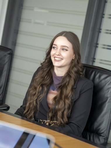 Azubi Madeleine im Gespräch über ihre Ausbildung bei ZGM in Zell