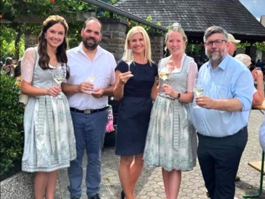 Die Weinmajestäten von Ellenz-Poltersdorf mit Ortsbürgermeisterin Nicole Jobelius-Schausten