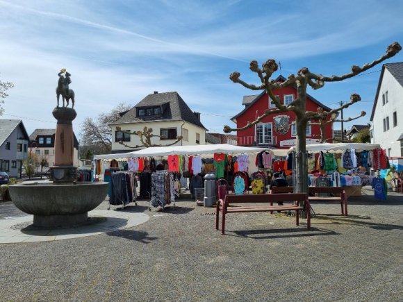 Einer der zahlreichen Märkte in der Stadtmitte von Kaisersesch.