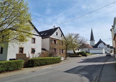 Die Ortsmitte von Gevenich im Kurvenkreis CochemZell