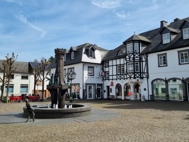 Der alte Postplatz in der Stadt Ulmen im Kurvenkreis CochemZell