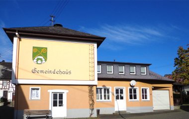 Gemeindehaus des Eifelortes Weiler im Kurvenkreis CochemZell