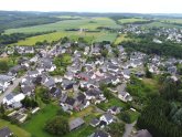 Kurvenkreis - Luftaufnahme von Altstrimmig Luftaufnahme der Ortsgemeinde Altstrimmig im Hunsrück