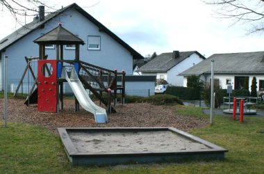 Der Spielplatz in der Ortsgemeinde Altstrimmig im Hunsrück.